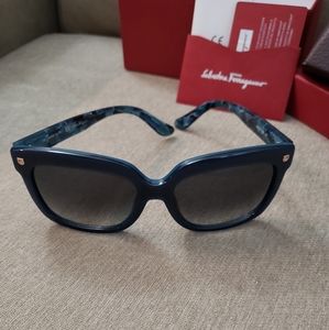 Ferragamo Sunglass